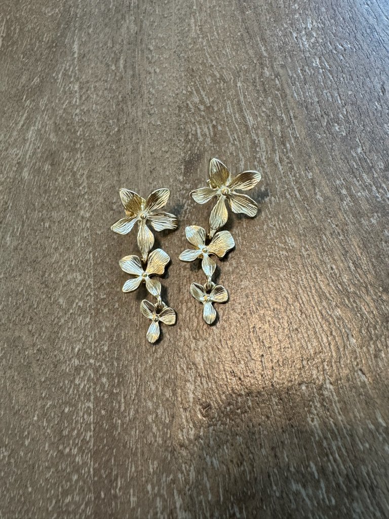 Revolve Shashi Apana Earring 47$